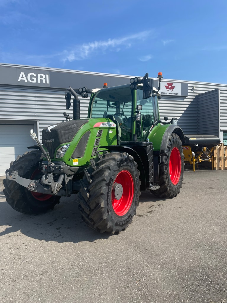 Tracteur 716 profi plus S4 - photo slide 1
