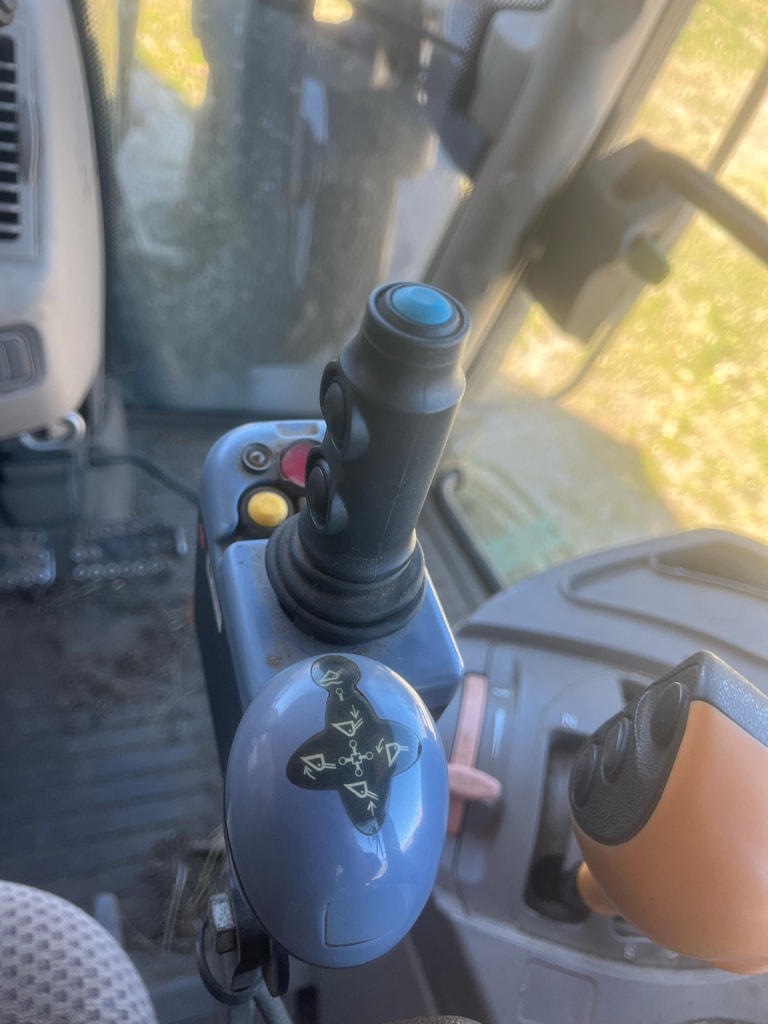 Tracteur chargeur JOHN DEERE 6115 R - photo slide 11