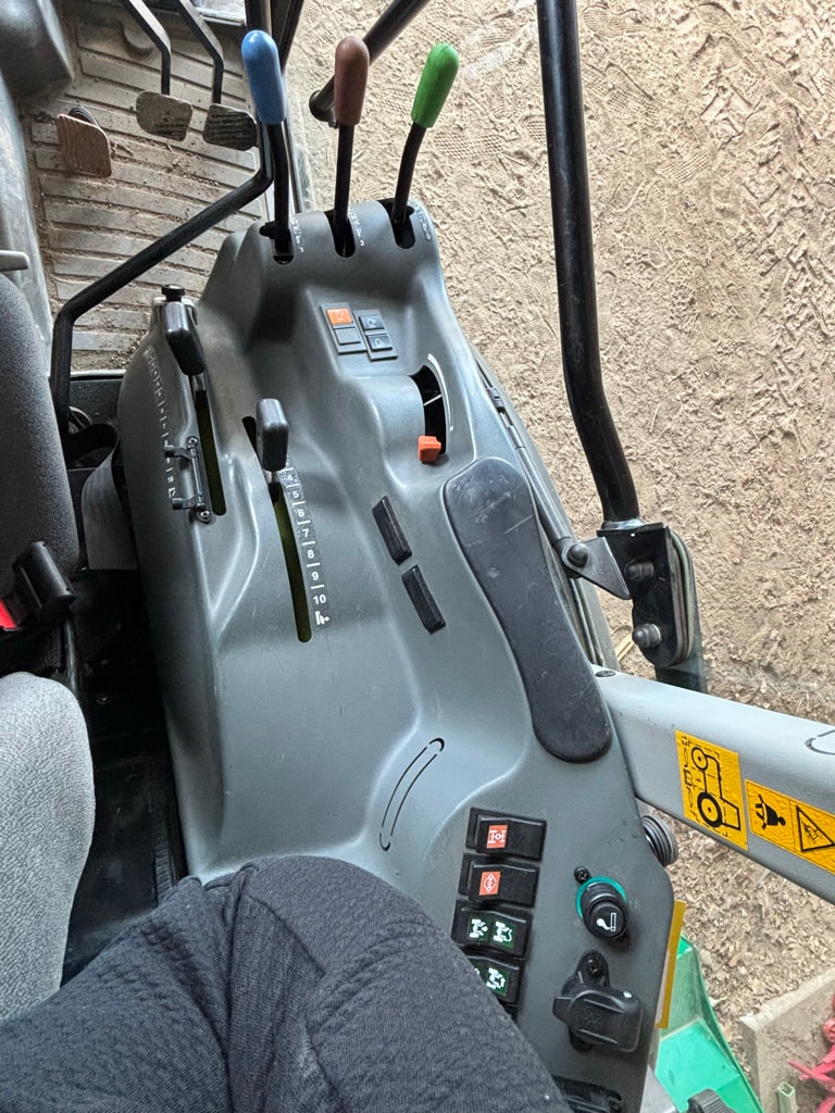 Tracteur CLAAS Nexos 240 F - photo slide 18