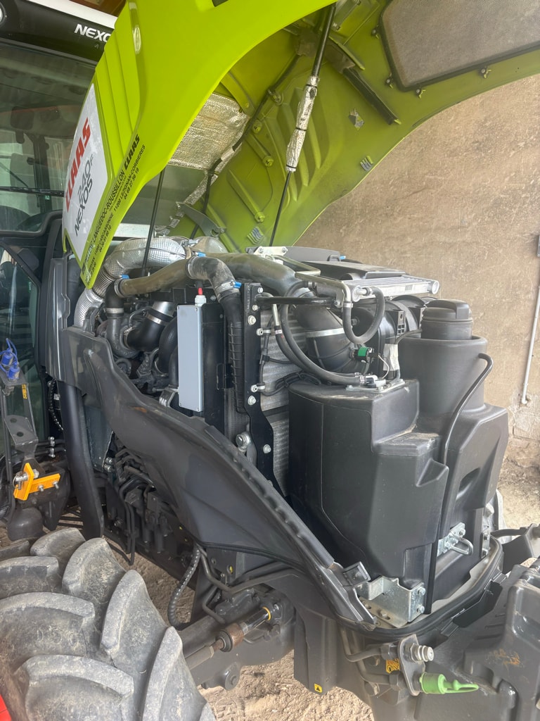 Tracteur CLAAS Nexos 240 F - photo slide 2