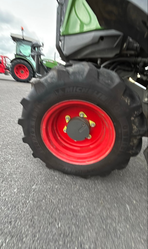 Tracteur FENDT 210V - photo slide 6
