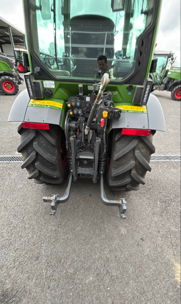 Tracteur FENDT 210V - photo slide 9