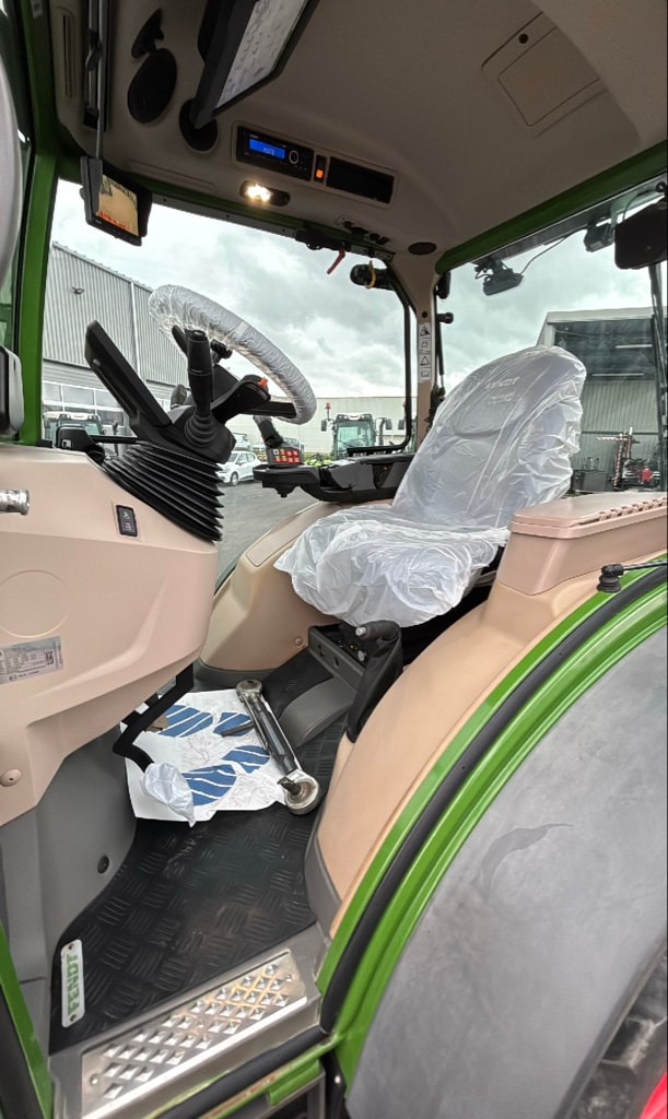 Tracteur FENDT 211F - photo slide 10