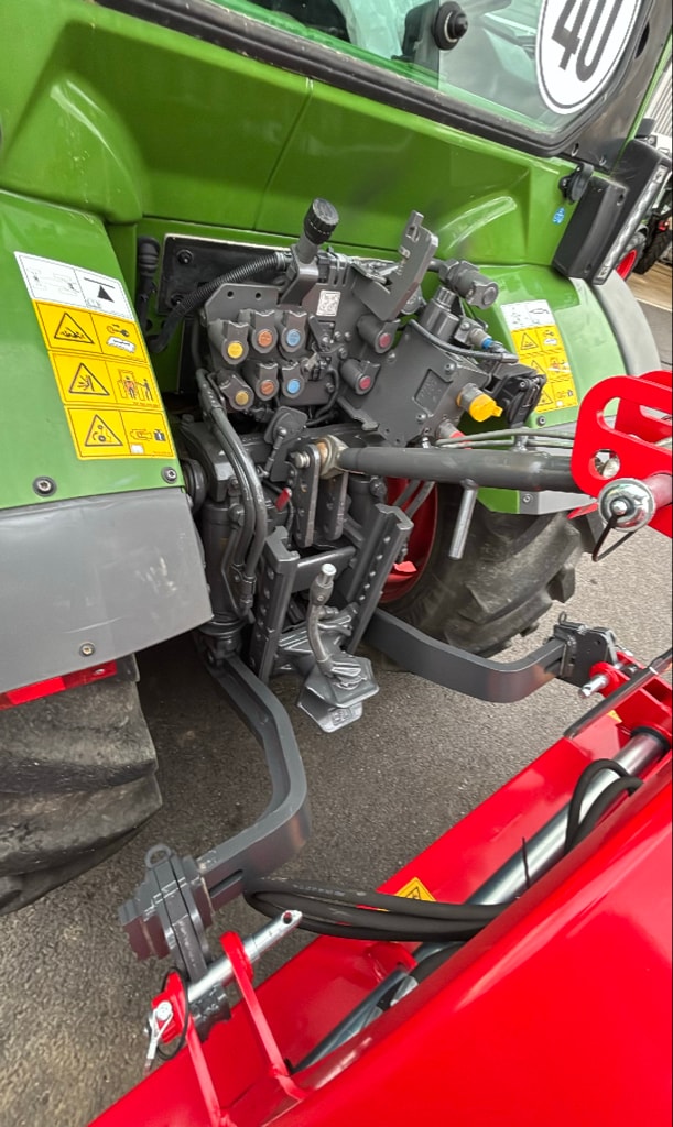 Tracteur FENDT 211F - photo slide 8