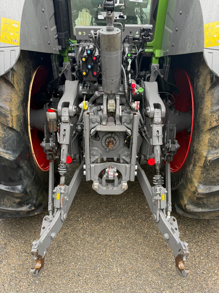 Tracteur FENDT 828 - photo slide 7