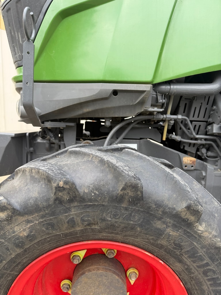 Tracteur FENDT 209V - photo slide 10
