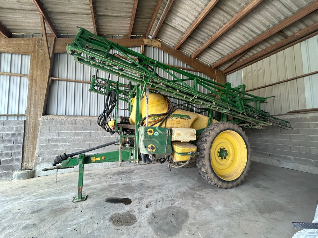 Pulverisateur JOHN DEERE 724 - photo slide 2