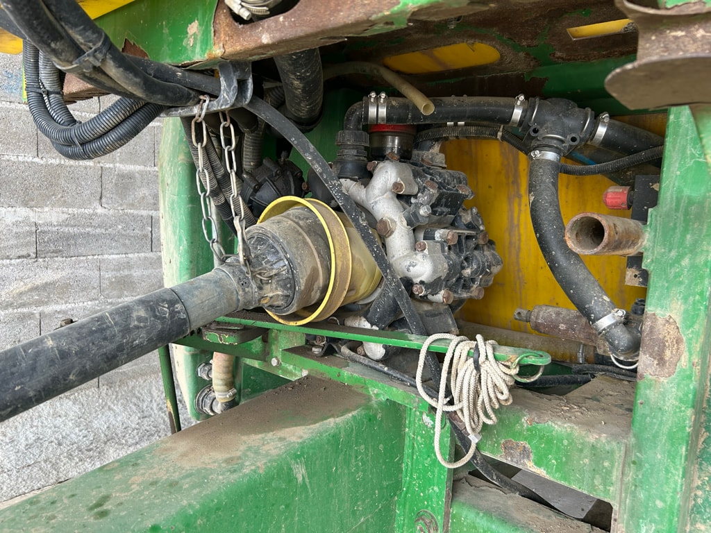 Pulverisateur JOHN DEERE 724 - photo slide 5