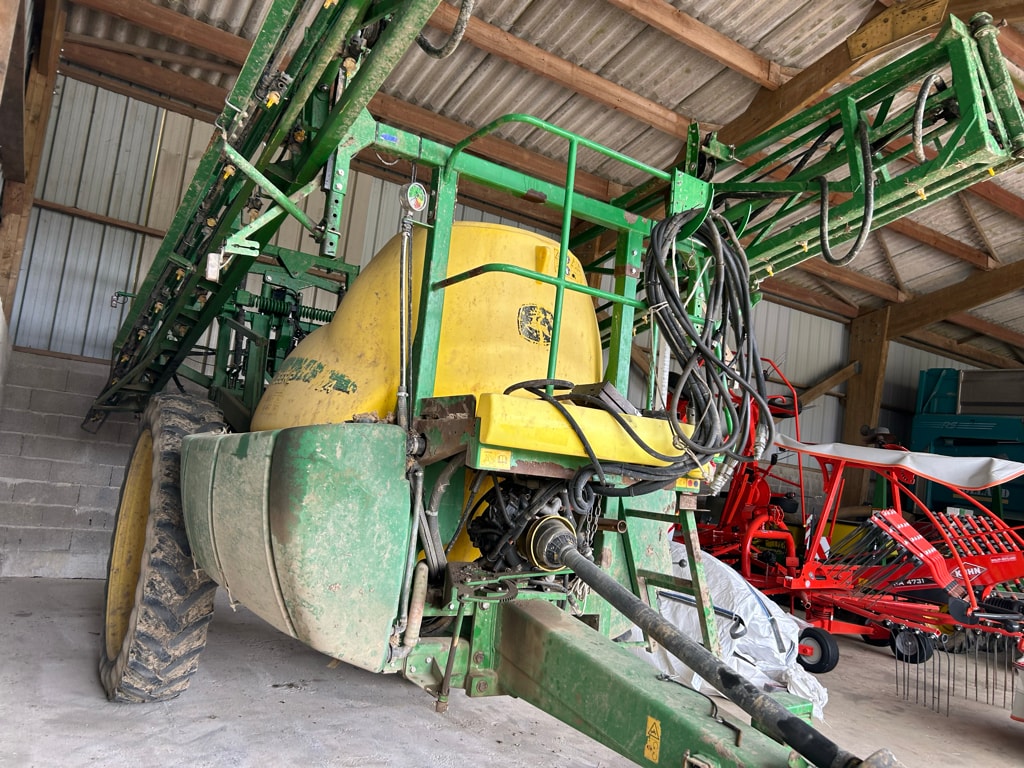 Pulverisateur JOHN DEERE 724 - photo slide 6