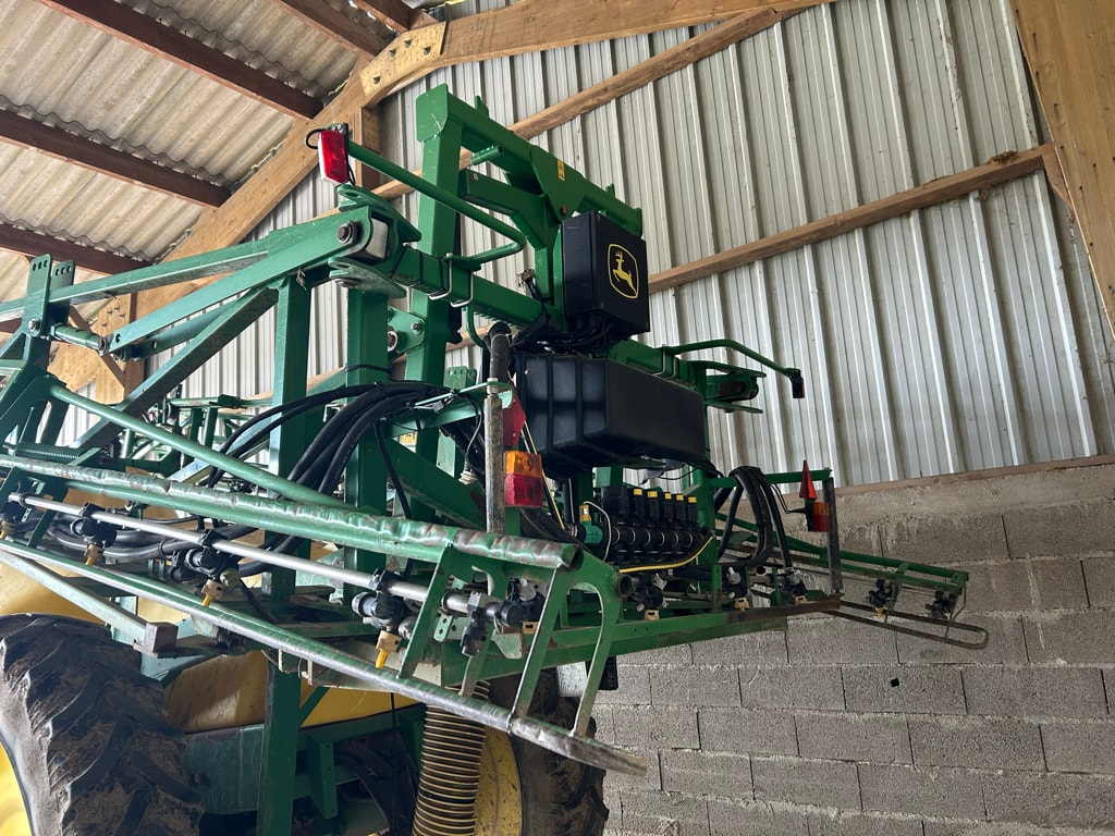 Pulverisateur JOHN DEERE 724 - photo slide 10