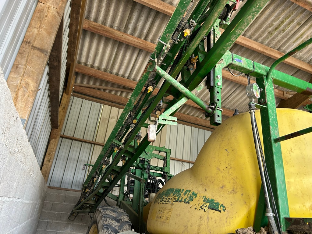 Pulverisateur JOHN DEERE 724 - photo slide 12
