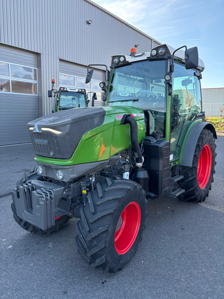 Tracteur FENDT 209F - photo slide 1
