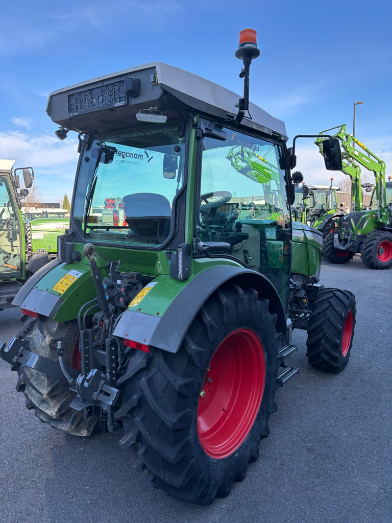 Tracteur FENDT 209F - photo slide 3