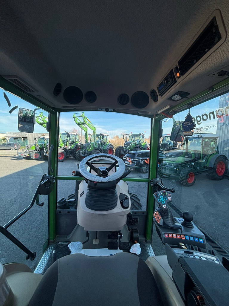 Tracteur FENDT 209F - photo slide 12