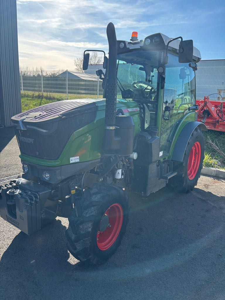 Tracteur FENDT 209V - photo slide 8