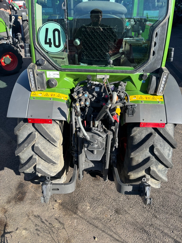 Tracteur FENDT 209V - photo slide 12