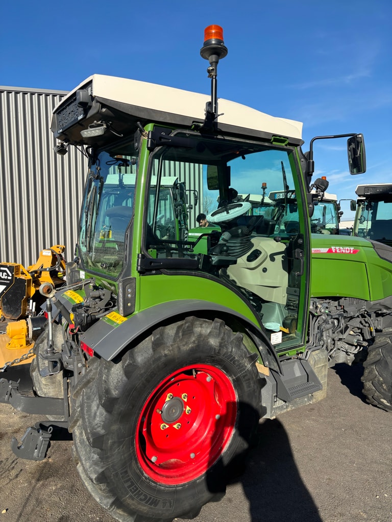 Tracteur FENDT 209V - photo slide 13