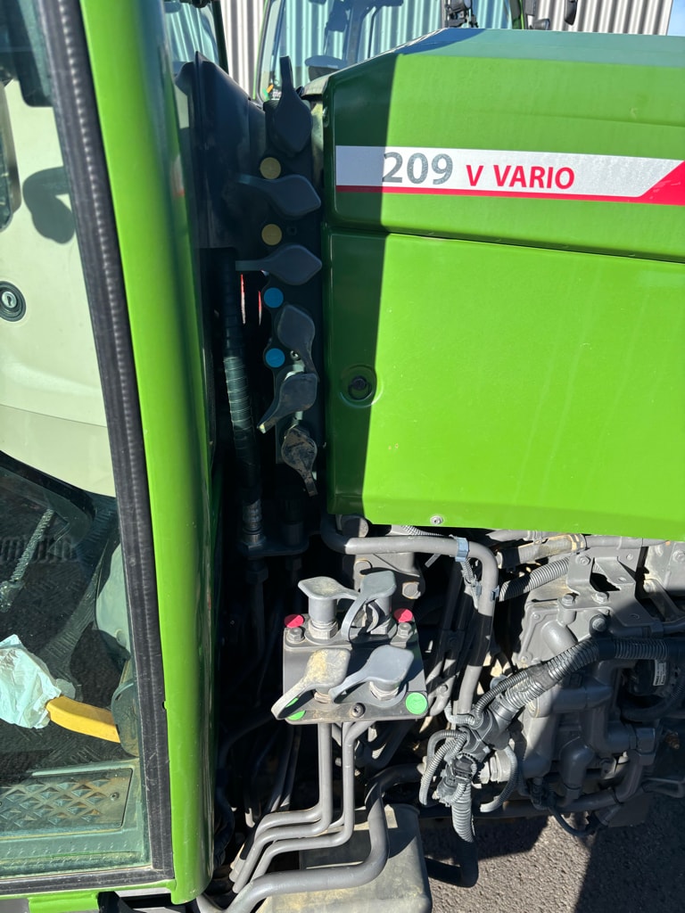 Tracteur FENDT 209V - photo slide 14