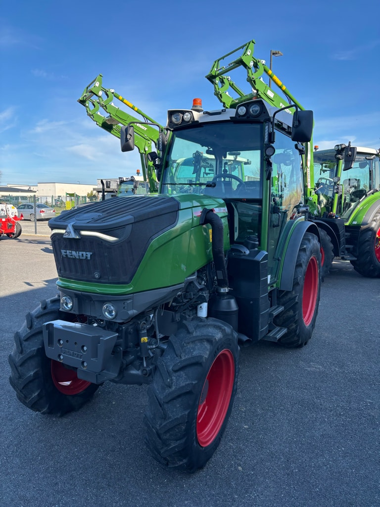Tracteur FENDT 209F - photo slide 1