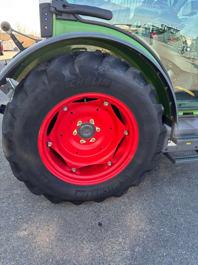 Tracteur FENDT 210F - photo slide 9