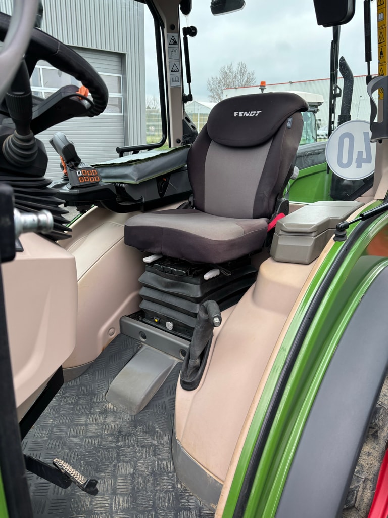 Tracteur FENDT 209V - photo slide 5