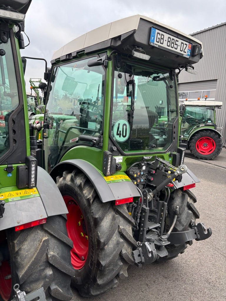 Tracteur FENDT 209V - photo slide 12