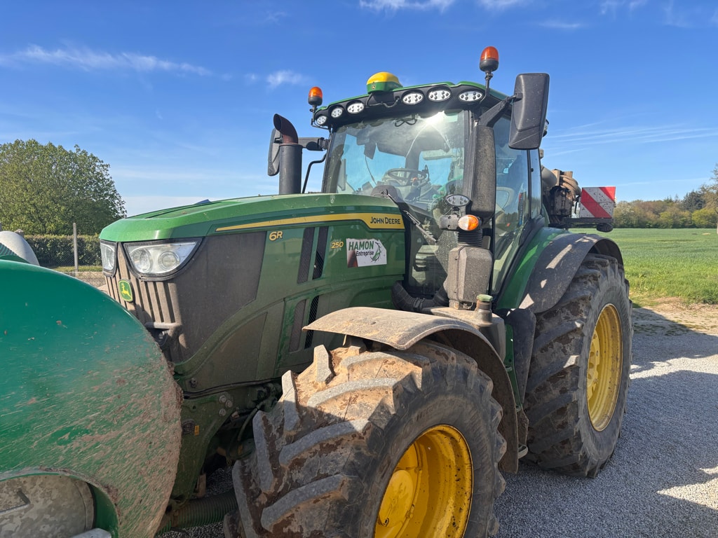 Tracteur JOHN DEERE 6R250 - photo slide 1