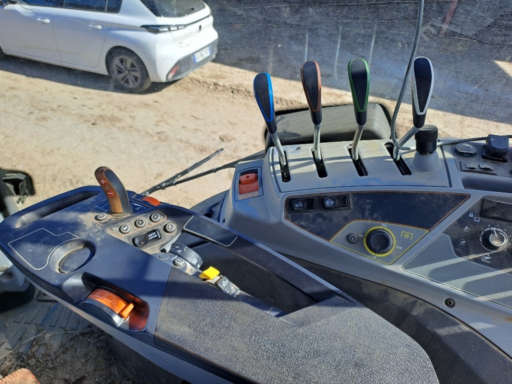 Tracteur VALTRA T155 hi tech - photo slide 9