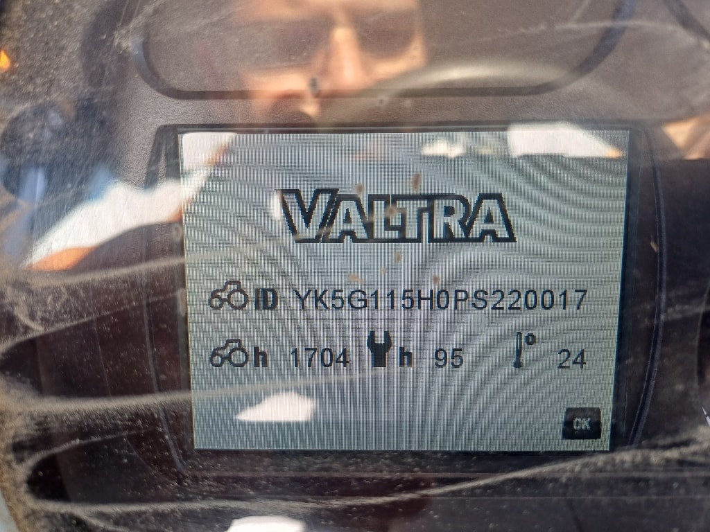 Tracteur chargeur VALTRA G115H - photo slide 12