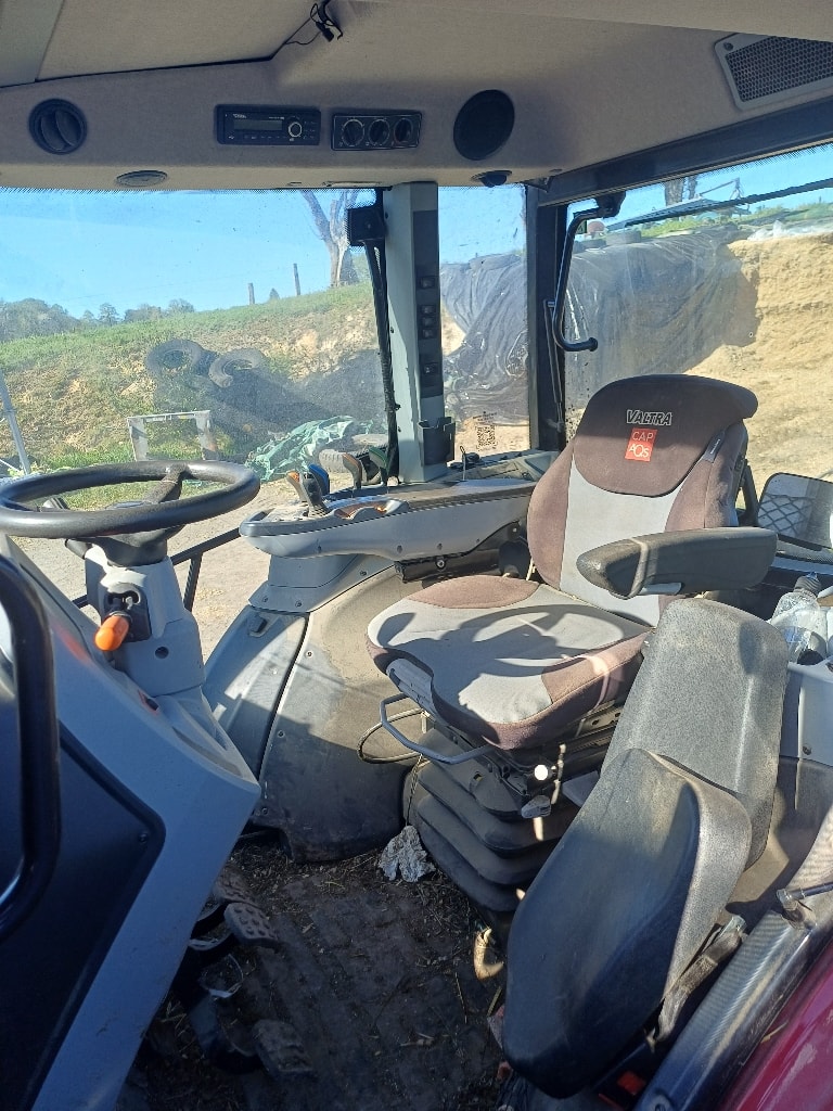 Tracteur chargeur VALTRA G115H - photo slide 15