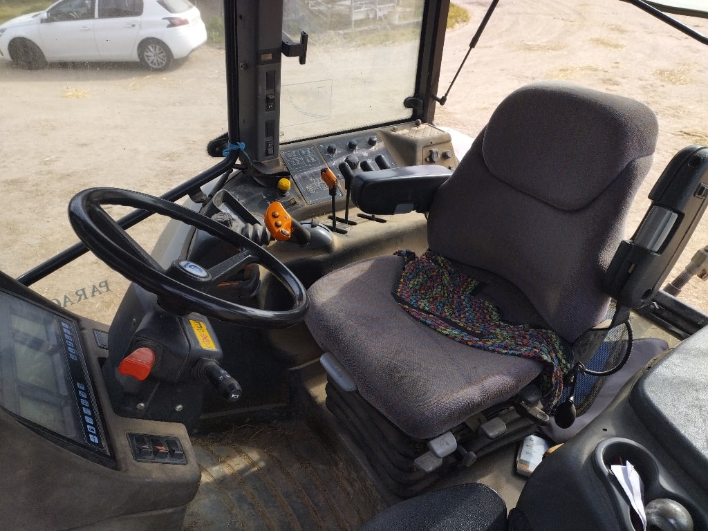 Tracteur NEW HOLLAND TM120 - photo slide 17