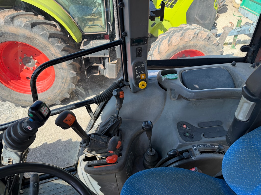 Tracteur chargeur NEW HOLLAND TS 100 - photo slide 10