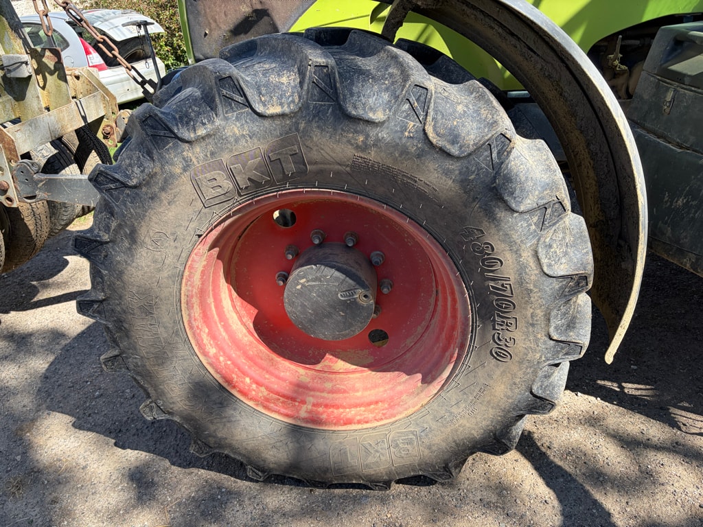 Tracteur CLAAS AXION 810 - photo slide 9