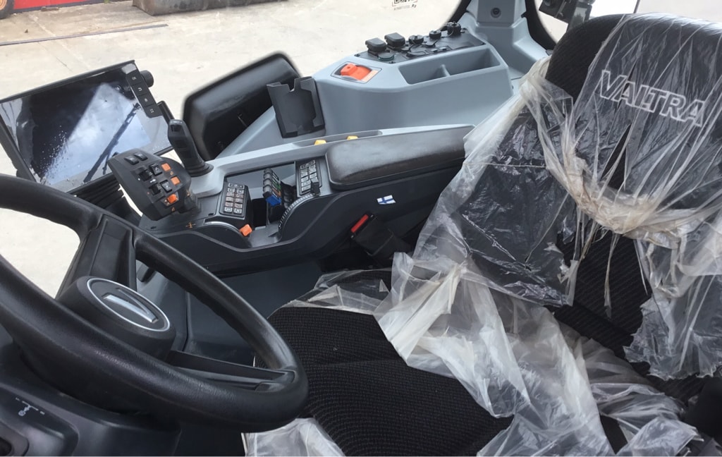 Tracteur VALTRA T 155 DIRECT  - photo slide 20