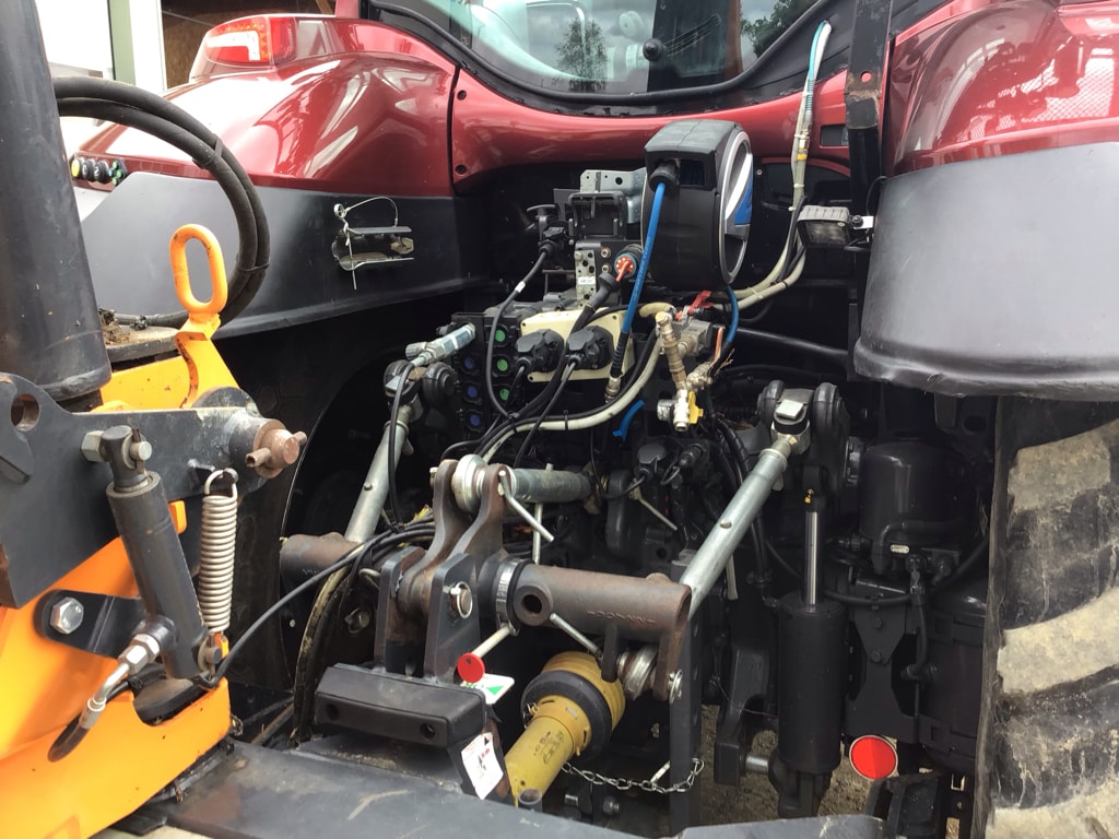 Tracteur VALTRA T145 Direct Skyview - photo slide 9