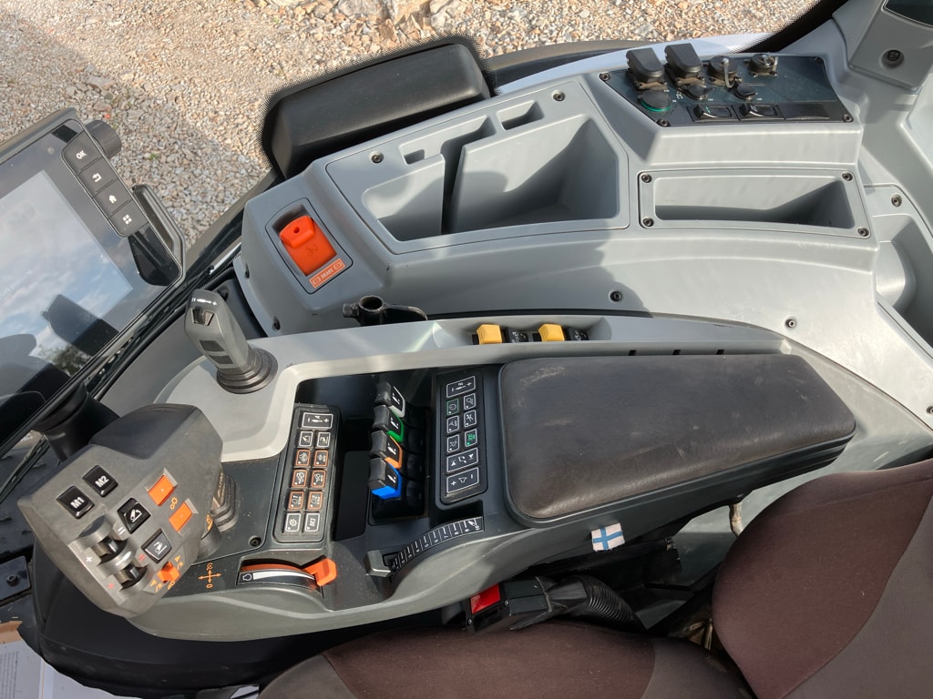 Tracteur VALTRA T174E D SMARTTOUCH - photo slide 11
