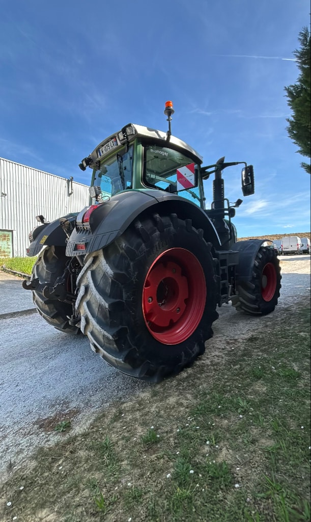 Tracteur FENDT 828 - photo slide 3