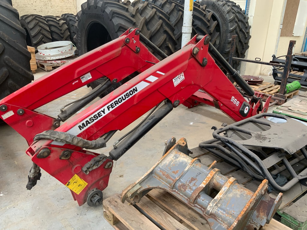 Chargeur Frontal MASSEY FERGUSON 966 - photo slide 1