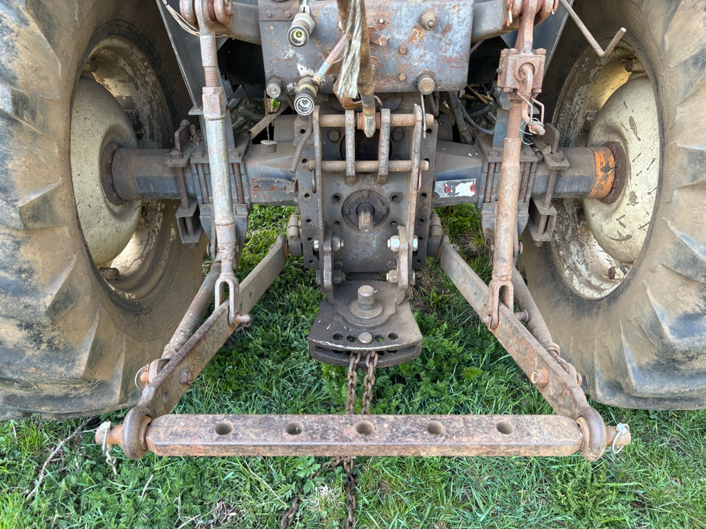 Tracteur chargeur RENAULT 651 - photo slide 7