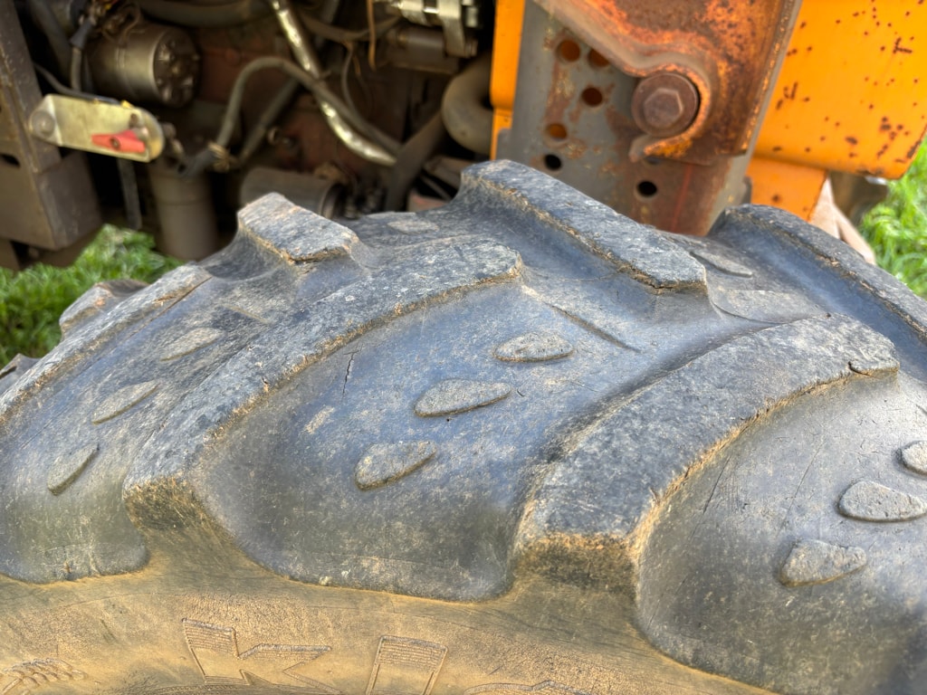 Tracteur chargeur RENAULT 651 - photo slide 10