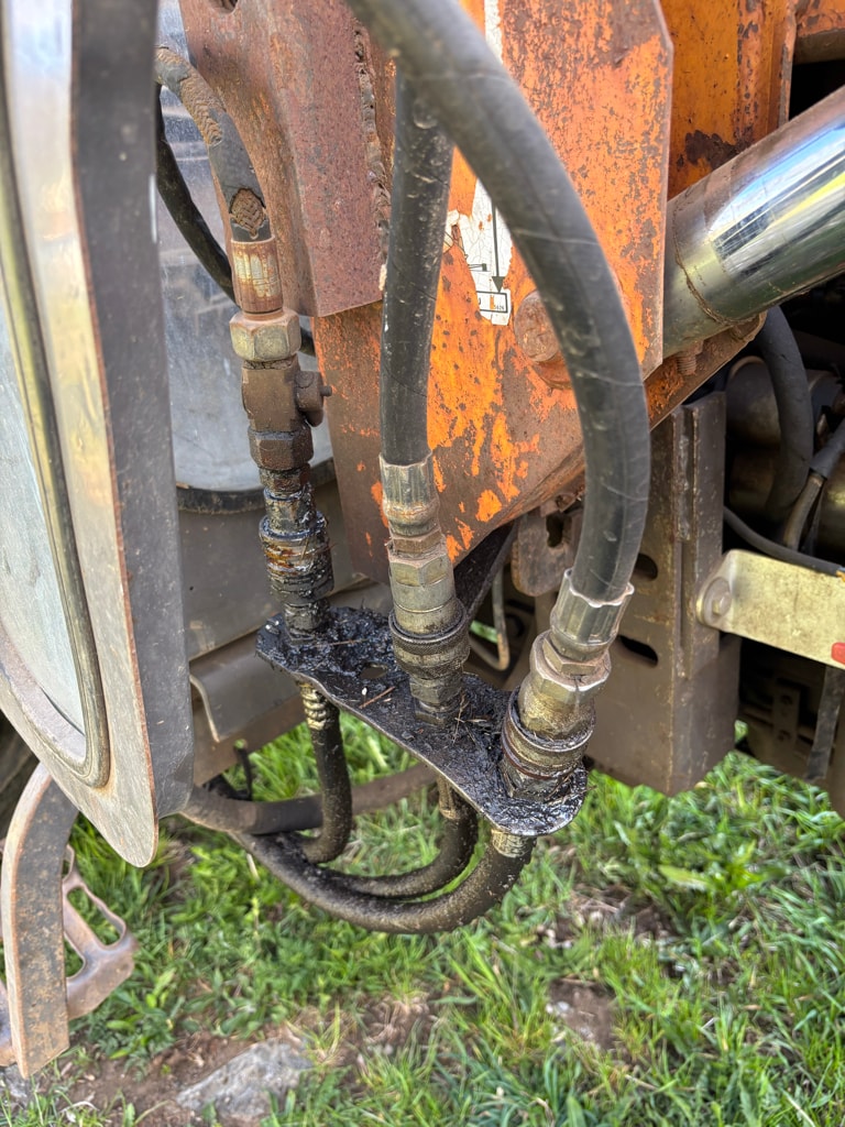 Tracteur chargeur RENAULT 651 - photo slide 15