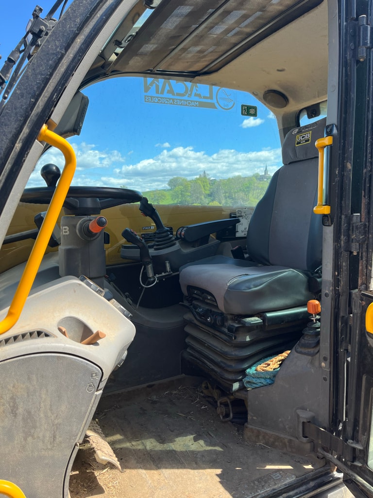 Telescopique JCB 542-70 AGRI XTRA DTVT  - photo slide 12