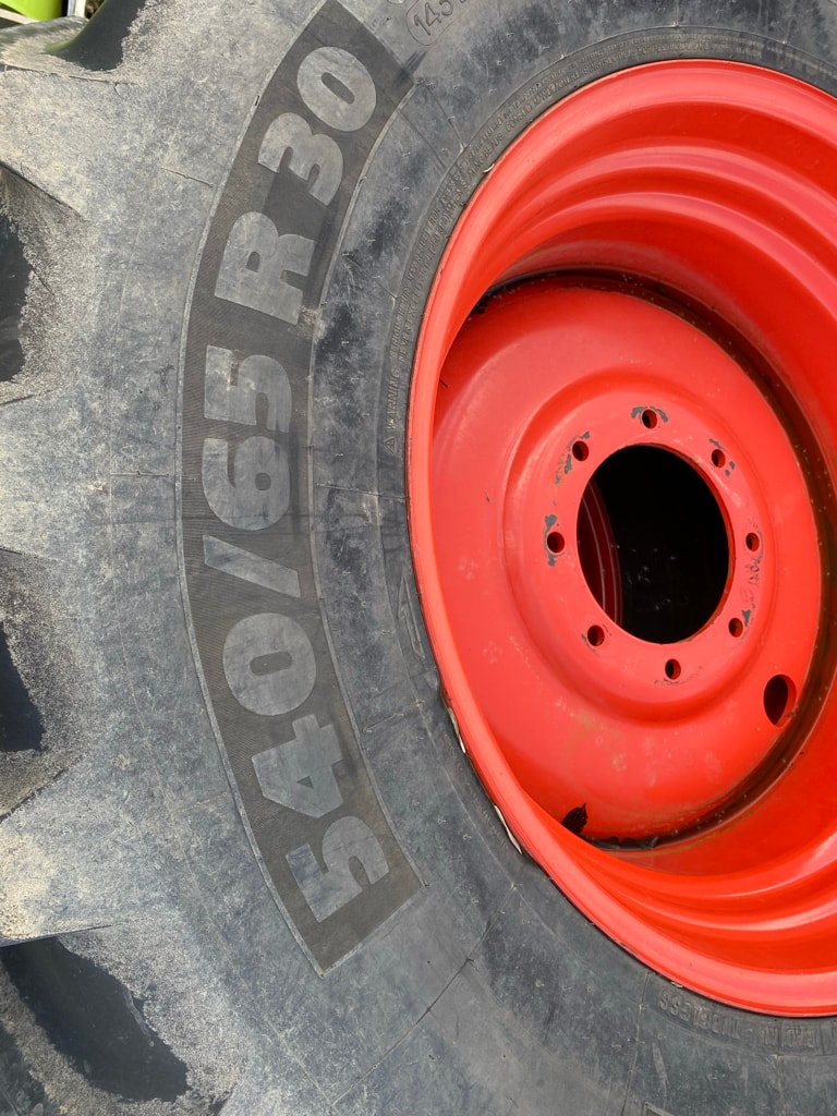 Roues MICHELIN 540/65R30 - photo slide 2