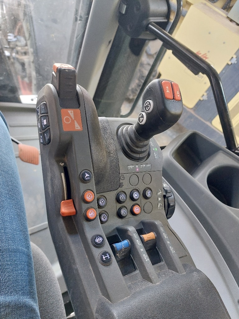 Tracteur CLAAS ARION 650 - photo slide 28