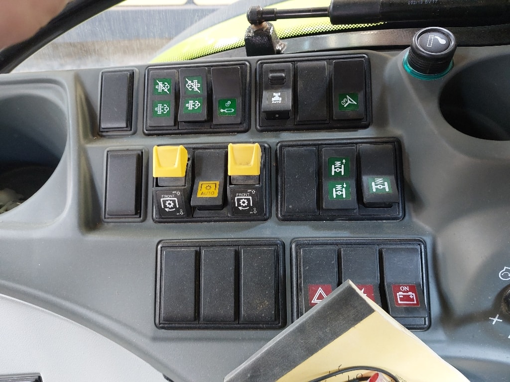 Tracteur CLAAS ARION 650 - photo slide 23