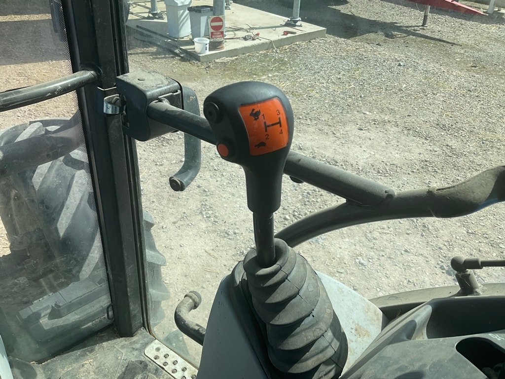 Tracteur NEW HOLLAND T 4-95 - photo slide 27