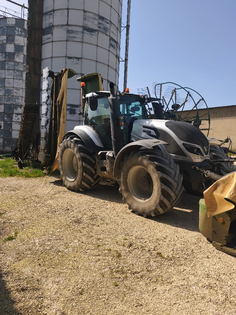 Tracteur VALTRA T 214 DIRECT - photo slide 2