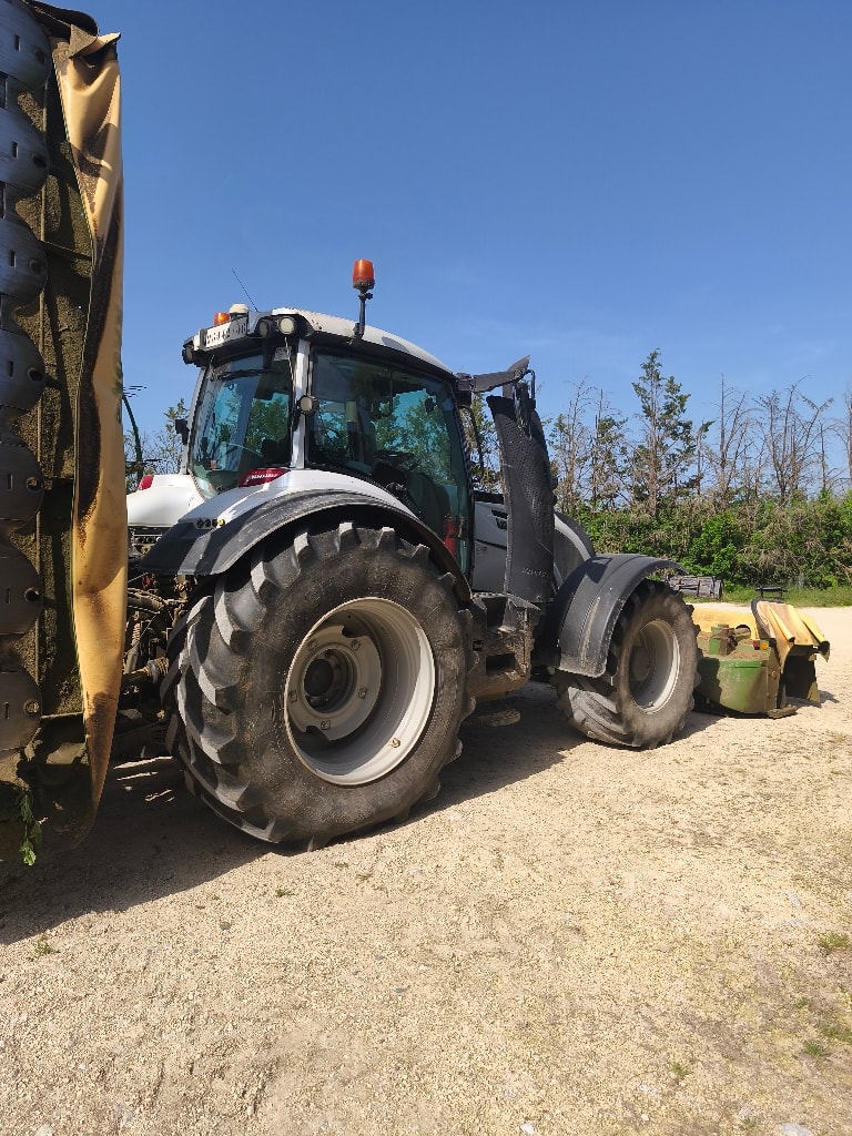 Tracteur VALTRA T 214 DIRECT - photo slide 3