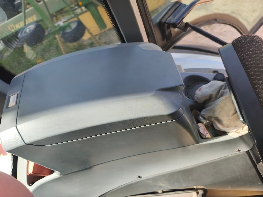 Tracteur VALTRA T 214 DIRECT - photo slide 16