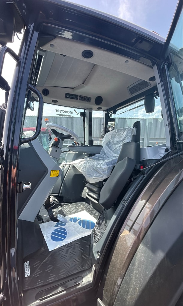 Tracteur VALTRA G125EA - photo slide 12